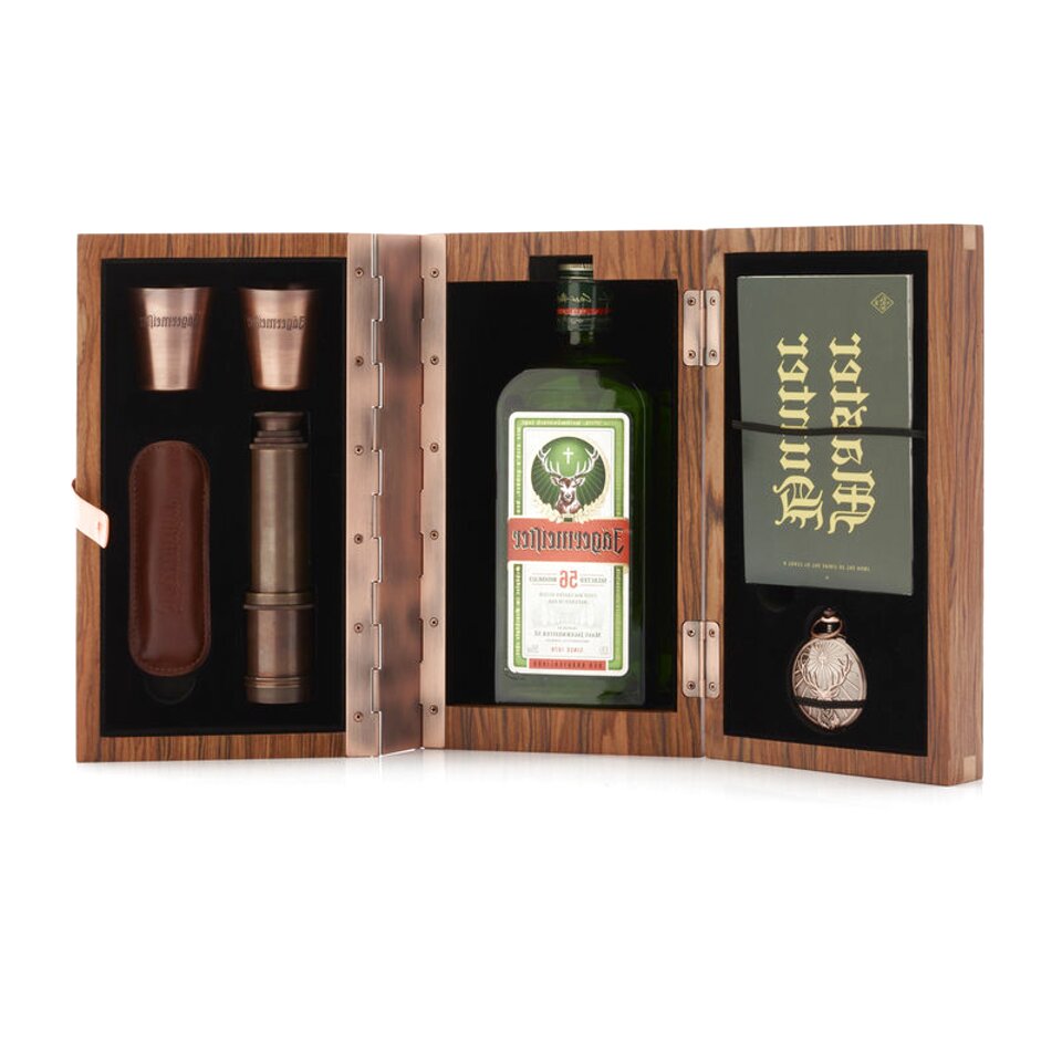 Jagermeister Gift Set Containing 2 x 2cl Jagermeister /& 2 Shot Glasses
